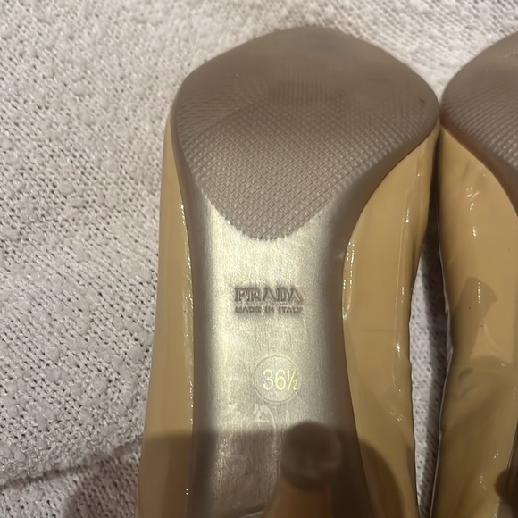 Yellow authentic Prada Patent leather pumps, size 36 1/2 - Picture 5 of 9